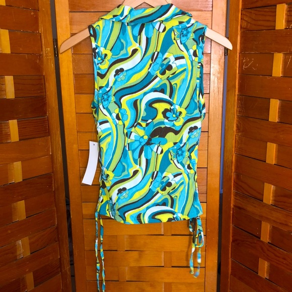 Sleeveless Top with Side Drawstrings - Picture 2 of 7